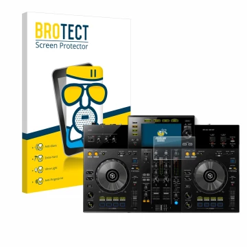 Parte frontal de un envase de producto con el logotipo de la marca BROTECT. Al lado se muestra el dispositivo Pioneer XDJ -RR 