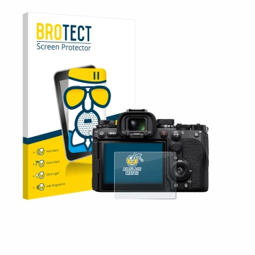 Parte frontal de un envase de producto con el logotipo de la marca BROTECT. Al lado se muestra el dispositivo Sony Alpha 9 III