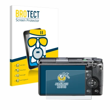 Parte frontal de un envase de producto con el logotipo de la marca BROTECT. Al lado se muestra el dispositivo Ricoh GR III HDF
