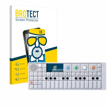 Parte frontal de un envase de producto con el logotipo de la marca BROTECT. Al lado se muestra el dispositivo Teenage Engineer