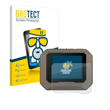 Parte frontal de un envase de producto con el logotipo de la marca BROTECT. Al lado se muestra el dispositivo Garmin Xero C1 P