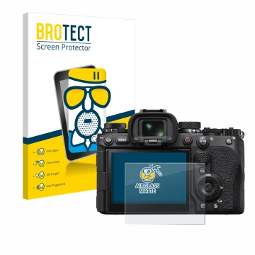 Parte frontal de un envase de producto con el logotipo de la marca BROTECT. Al lado se muestra el dispositivo Sony Alpha 1 II 