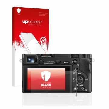 Parte frontal de un envase de producto con el logotipo de la marca upscreen. Al lado se muestra el dispositivo Sony Alpha 6000