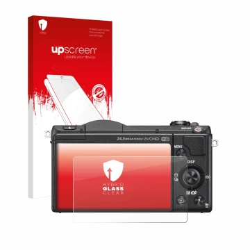 Parte frontal de un envase de producto con el logotipo de la marca upscreen. Al lado se muestra el dispositivo Sony Alpha 5100