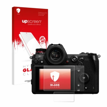 Parte frontal de un envase de producto con el logotipo de la marca upscreen. Al lado se muestra el dispositivo Panasonic Lumix