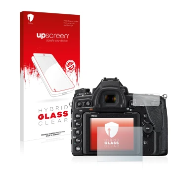 Parte frontal de un envase de producto con el logotipo de la marca upscreen. Al lado se muestra el dispositivo Nikon D780 con 