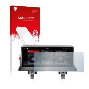 Parte frontal de un envase de producto con el logotipo de la marca upscreen. Al lado se muestra el dispositivo BMW 1 E88 2004-