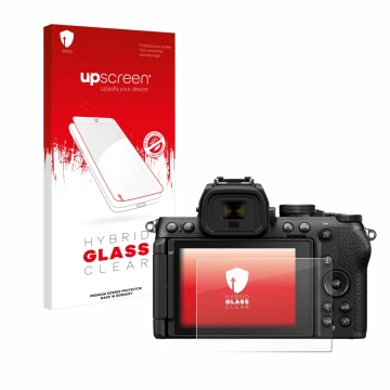 Parte frontal de un envase de producto con el logotipo de la marca upscreen. Al lado se muestra el dispositivo Nikon Z50 II co