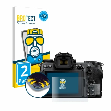 Parte frontal de un envase de producto con el logotipo de la marca BROTECT. Al lado se muestra el dispositivo Nikon Z6 III con