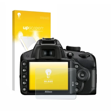 Parte frontal de un envase de producto con el logotipo de la marca upscreen. Al lado se muestra el dispositivo Nikon D3200 con