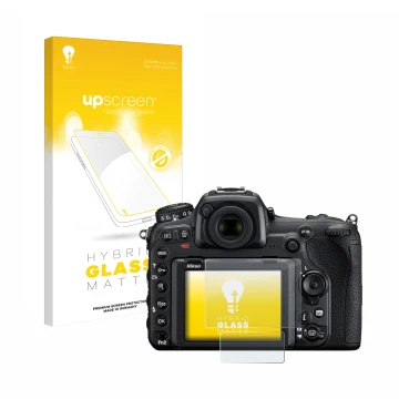 Parte frontal de un envase de producto con el logotipo de la marca upscreen. Al lado se muestra el dispositivo Nikon D500 con 