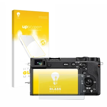 Parte frontal de un envase de producto con el logotipo de la marca upscreen. Al lado se muestra el dispositivo Sony Alpha 6600