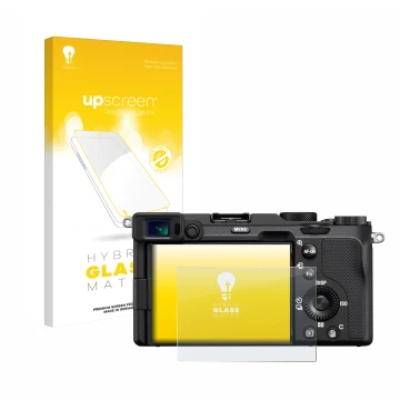 Parte frontal de un envase de producto con el logotipo de la marca upscreen. Al lado se muestra el dispositivo Sony A7C con su