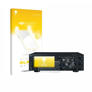 Parte frontal de un envase de producto con el logotipo de la marca upscreen. Al lado se muestra el dispositivo Yaesu FT-DX101D