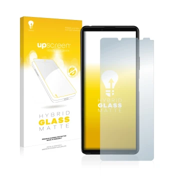 Parte frontal de un envase de producto con el logotipo de la marca upscreen. Al lado se muestra el dispositivo Sony Xperia 10 