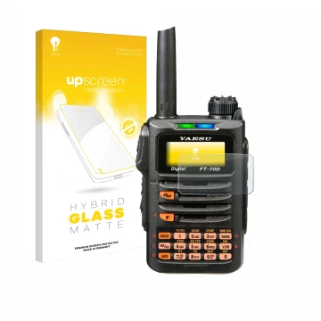 Parte frontal de un envase de producto con el logotipo de la marca upscreen. Al lado se muestra el dispositivo Yaesu FT-70DR c