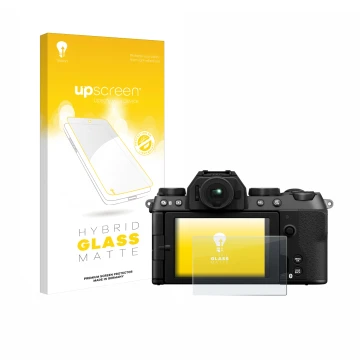 Parte frontal de un envase de producto con el logotipo de la marca upscreen. Al lado se muestra el dispositivo Fujifilm X-S20 