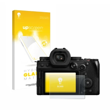 Parte frontal de un envase de producto con el logotipo de la marca upscreen. Al lado se muestra el dispositivo Panasonic Lumix