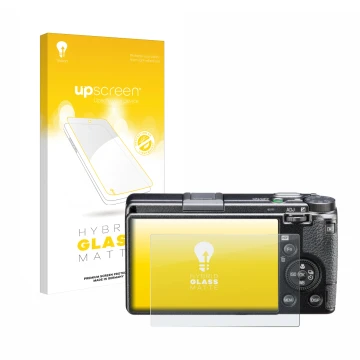 Parte frontal de un envase de producto con el logotipo de la marca upscreen. Al lado se muestra el dispositivo Ricoh GR III HD