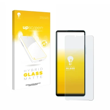 Parte frontal de un envase de producto con el logotipo de la marca upscreen. Al lado se muestra el dispositivo Sony Xperia 10 