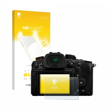 Parte frontal de un envase de producto con el logotipo de la marca upscreen. Al lado se muestra el dispositivo Panasonic Lumix