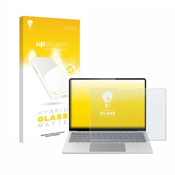 Parte frontal de un envase de producto con el logotipo de la marca upscreen. Al lado se muestra el dispositivo Microsoft Surfa