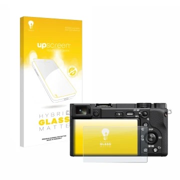 Parte frontal de un envase de producto con el logotipo de la marca upscreen. Al lado se muestra el dispositivo Sony Alpha 6400