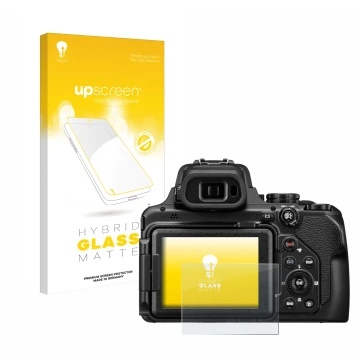 Parte frontal de un envase de producto con el logotipo de la marca upscreen. Al lado se muestra el dispositivo Nikon Coolpix P