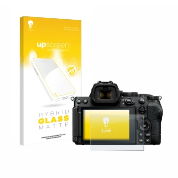 Parte frontal de un envase de producto con el logotipo de la marca upscreen. Al lado se muestra el dispositivo Nikon Z5 II con