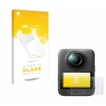 Parte frontal de un envase de producto con el logotipo de la marca upscreen. Al lado se muestra el dispositivo DJI Osmo 360 co