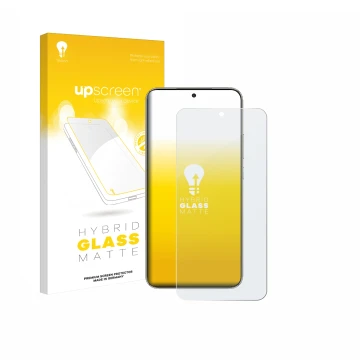 Parte frontal de un envase de producto con el logotipo de la marca upscreen. Al lado se muestra el dispositivo Honor X70 con s