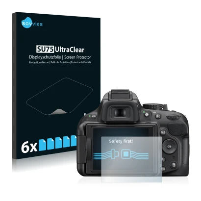 Parte frontal de un envase de producto con el logotipo de la marca Savvies. Al lado se muestra el dispositivo Nikon D5200 con 