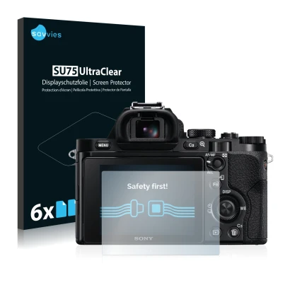 Parte frontal de un envase de producto con el logotipo de la marca Savvies. Al lado se muestra el dispositivo Sony Alpha 7S co