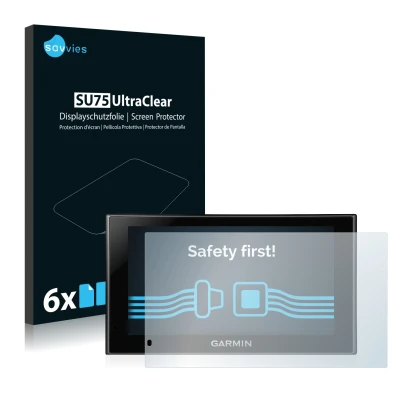 Parte frontal de un envase de producto con el logotipo de la marca Savvies. Al lado se muestra el dispositivo Garmin nüvi 2599