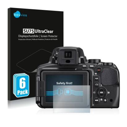 Parte frontal de un envase de producto con el logotipo de la marca Savvies. Al lado se muestra el dispositivo Nikon Coolpix P9