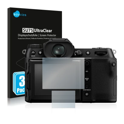 Parte frontal de un envase de producto con el logotipo de la marca Savvies. Al lado se muestra el dispositivo Fujifilm GFX100S