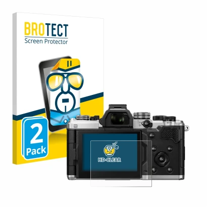 Parte frontal de un envase de producto con el logotipo de la marca BROTECT. Al lado se muestra el dispositivo OM System OM-3 c