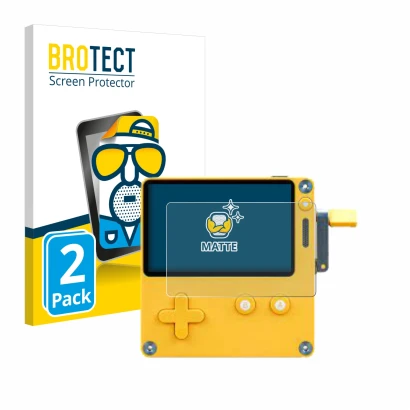 Parte frontal de un envase de producto con el logotipo de la marca BROTECT. Al lado se muestra el dispositivo Panic Playdate c