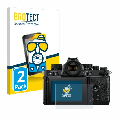 Parte frontal de un envase de producto con el logotipo de la marca BROTECT. Al lado se muestra el dispositivo Nikon Z F con su