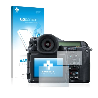 Parte frontal de un envase de producto con el logotipo de la marca upscreen. Al lado se muestra el dispositivo Pentax 645Z con