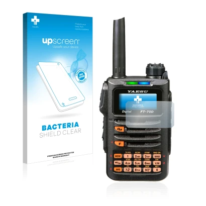 Parte frontal de un envase de producto con el logotipo de la marca upscreen. Al lado se muestra el dispositivo Yaesu FT-70DR c