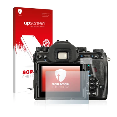 Parte frontal de un envase de producto con el logotipo de la marca upscreen. Al lado se muestra el dispositivo Pentax K-1 Mark
