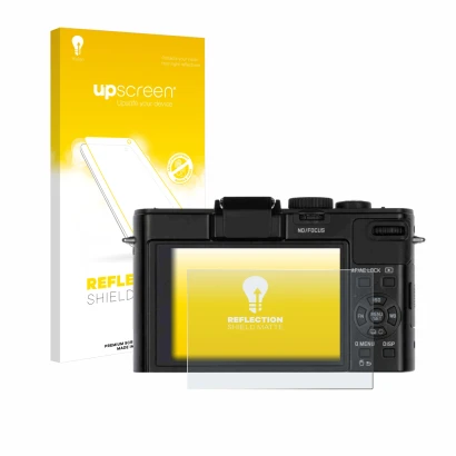 Parte frontal de un envase de producto con el logotipo de la marca upscreen. Al lado se muestra el dispositivo Leica D-Lux 6 c