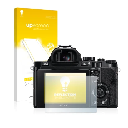 Parte frontal de un envase de producto con el logotipo de la marca upscreen. Al lado se muestra el dispositivo Sony Alpha 7S c