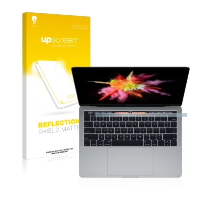 Parte frontal de un envase de producto con el logotipo de la marca upscreen. Al lado se muestra el dispositivo Apple MacBook P