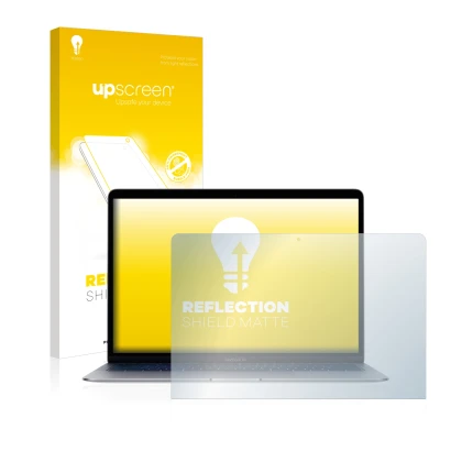 Parte frontal de un envase de producto con el logotipo de la marca upscreen. Al lado se muestra el dispositivo Apple MacBook A