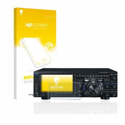 Parte frontal de un envase de producto con el logotipo de la marca upscreen. Al lado se muestra el dispositivo Yaesu FT-DX101D