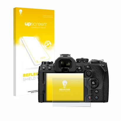 Parte frontal de un envase de producto con el logotipo de la marca upscreen. Al lado se muestra el dispositivo Olympus OM-1 20