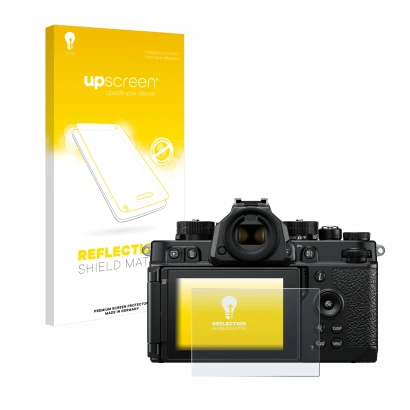 Parte frontal de un envase de producto con el logotipo de la marca upscreen. Al lado se muestra el dispositivo Nikon Z F con s