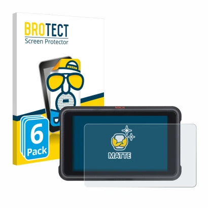 Parte frontal de un envase de producto con el logotipo de la marca BROTECT. Al lado se muestra el dispositivo Atomos Ninja V c